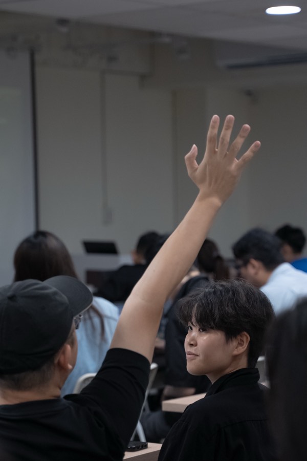 學員舉手提問